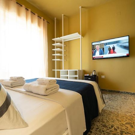 Boutique Rooms Carbonazzi 17 Cagliari Bagian luar foto