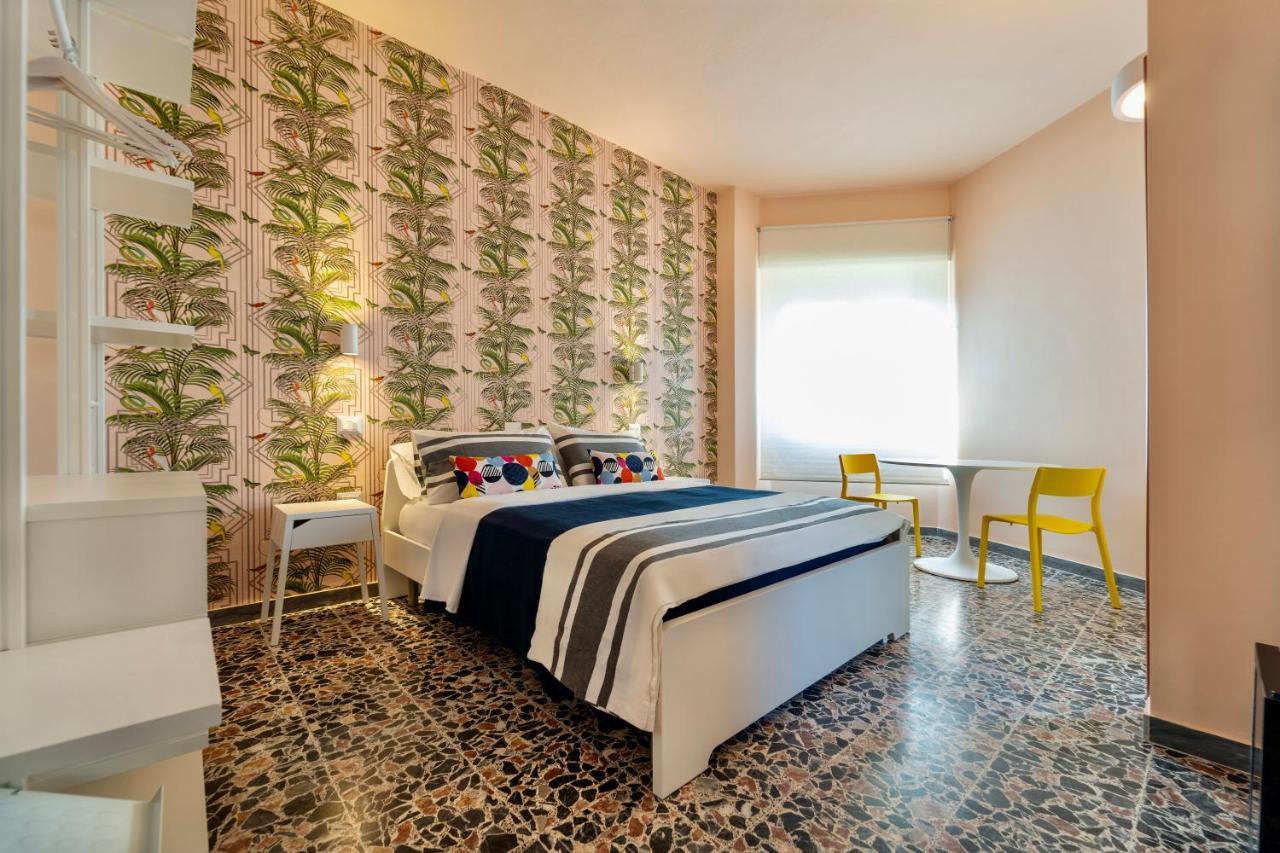 Boutique Rooms Carbonazzi 17 Cagliari Bagian luar foto