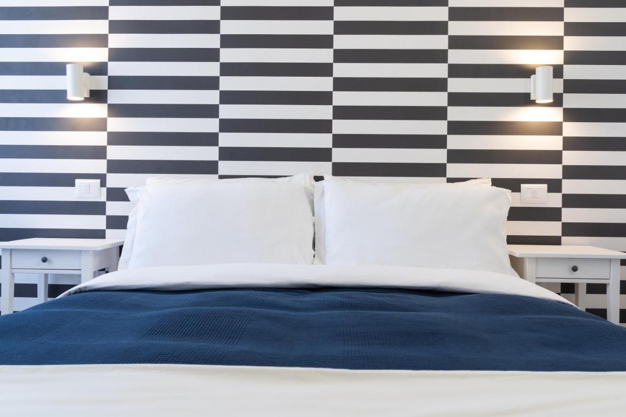Boutique Rooms Carbonazzi 17 Cagliari Bagian luar foto