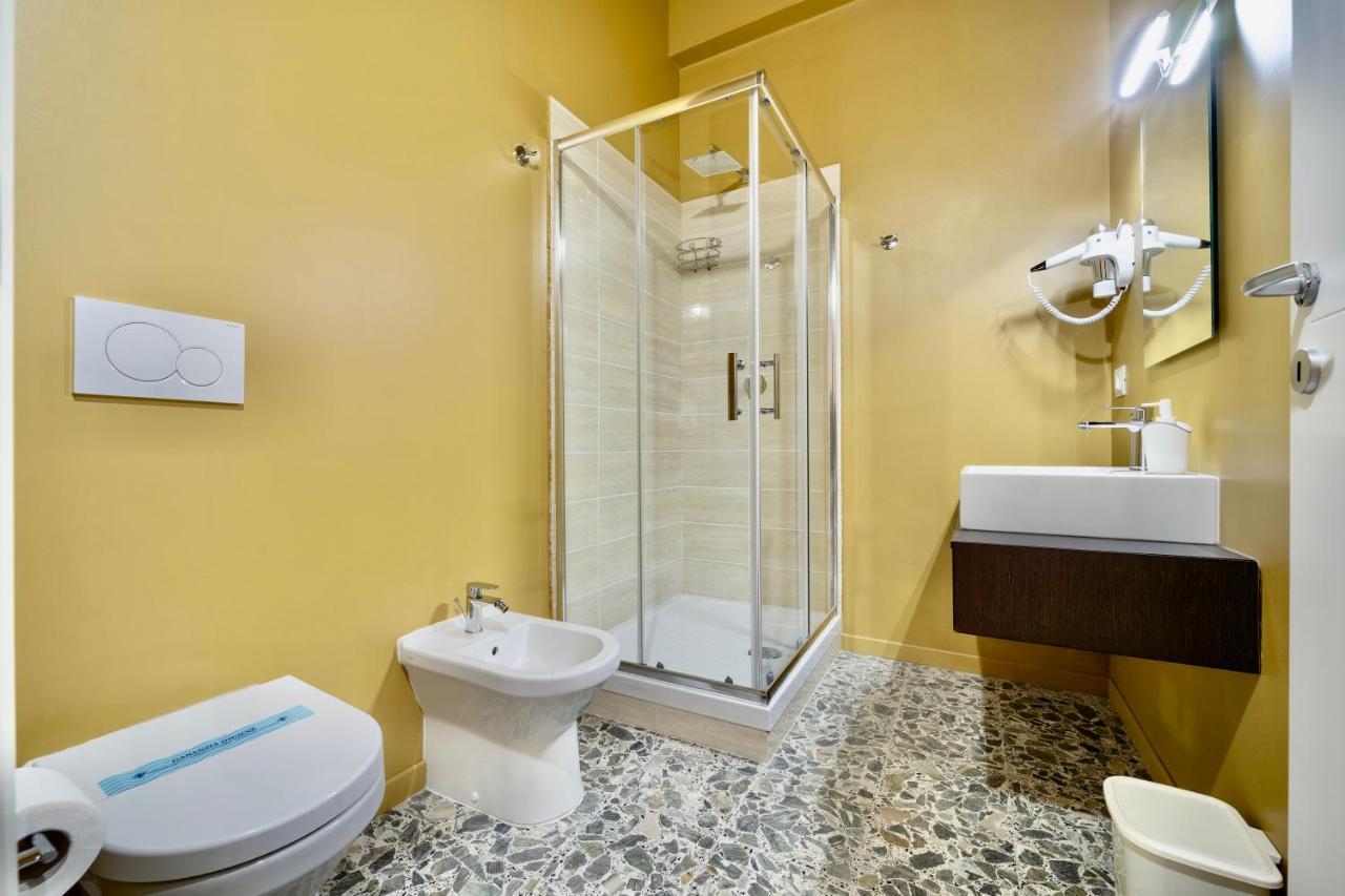 Boutique Rooms Carbonazzi 17 Cagliari Bagian luar foto