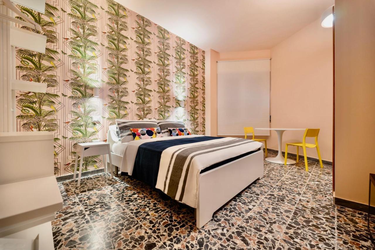 Boutique Rooms Carbonazzi 17 Cagliari Bagian luar foto