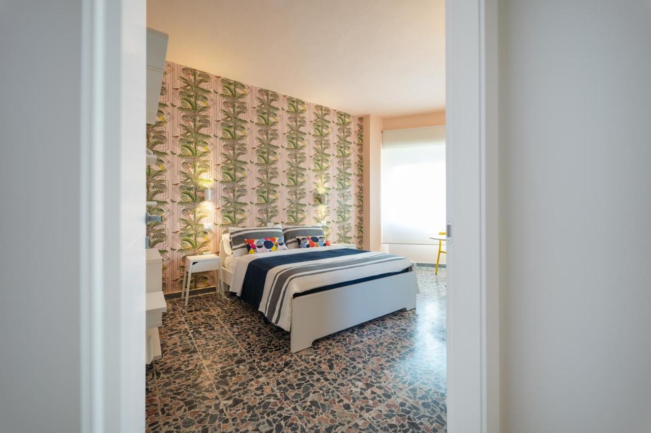 Boutique Rooms Carbonazzi 17 Cagliari Bagian luar foto