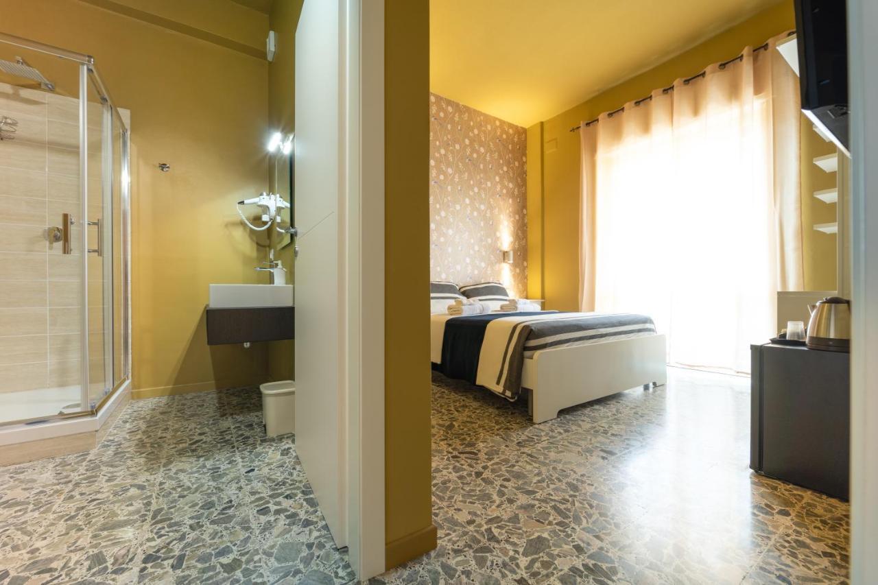 Boutique Rooms Carbonazzi 17 Cagliari Bagian luar foto