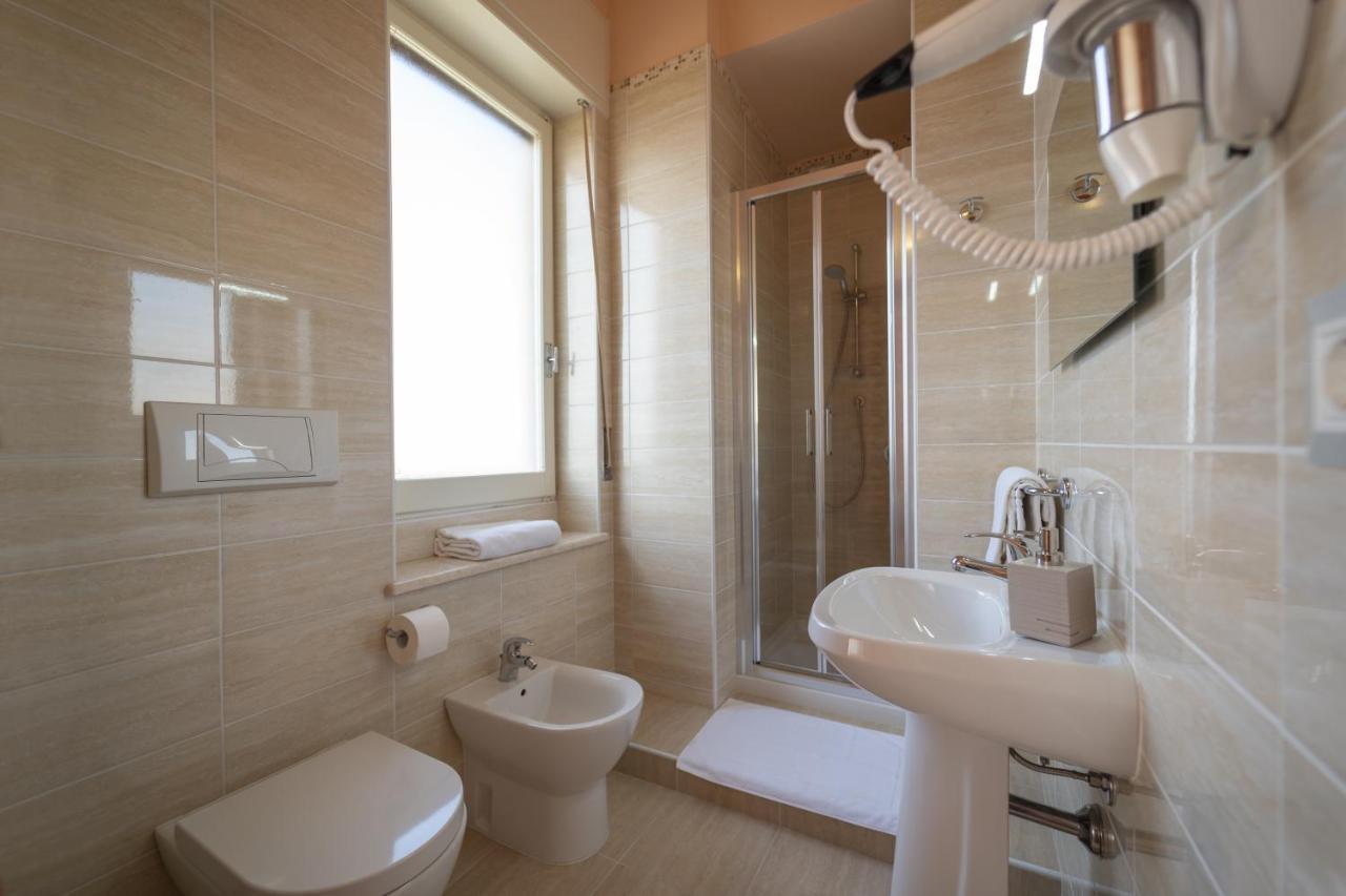 Boutique Rooms Carbonazzi 17 Cagliari Bagian luar foto