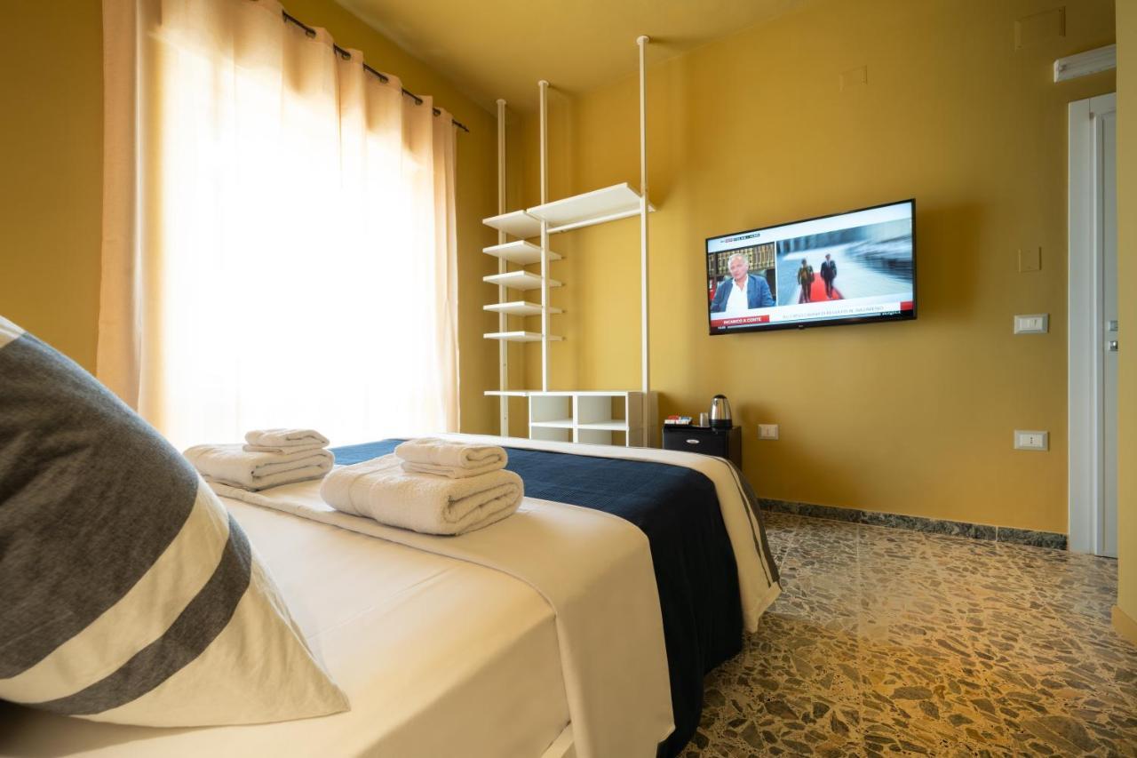 Boutique Rooms Carbonazzi 17 Cagliari Bagian luar foto