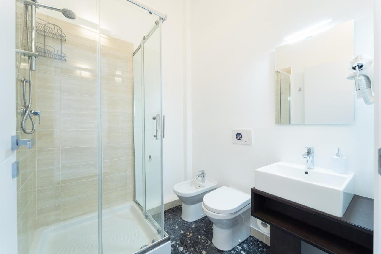 Boutique Rooms Carbonazzi 17 Cagliari Bagian luar foto