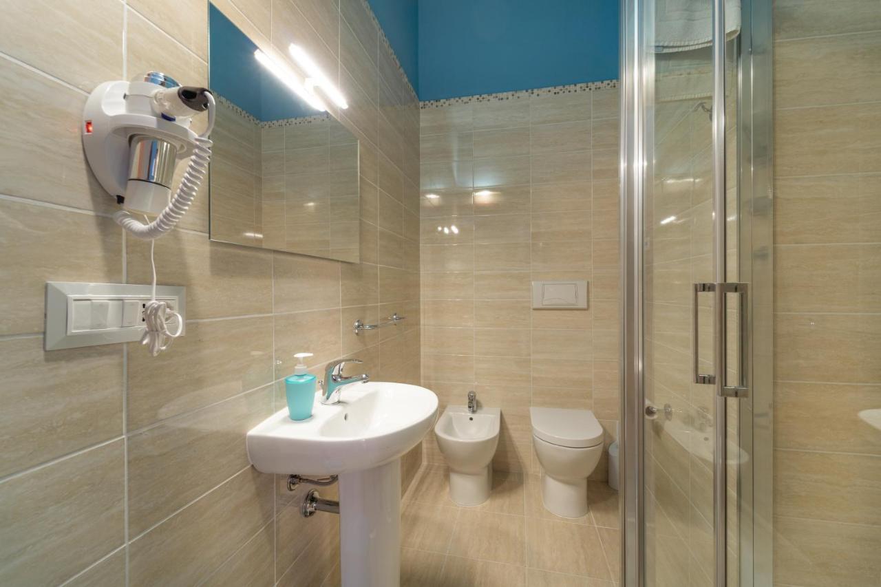 Boutique Rooms Carbonazzi 17 Cagliari Bagian luar foto
