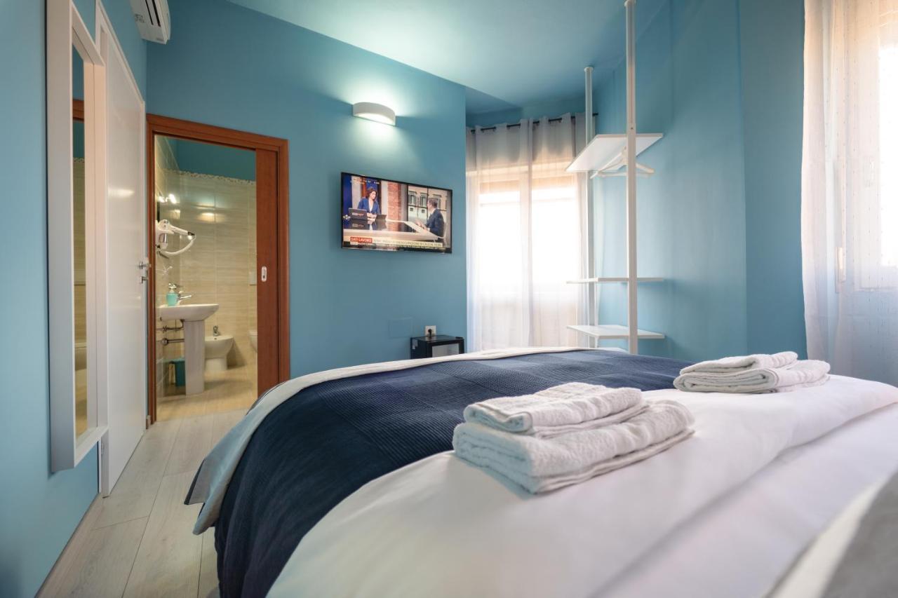 Boutique Rooms Carbonazzi 17 Cagliari Bagian luar foto